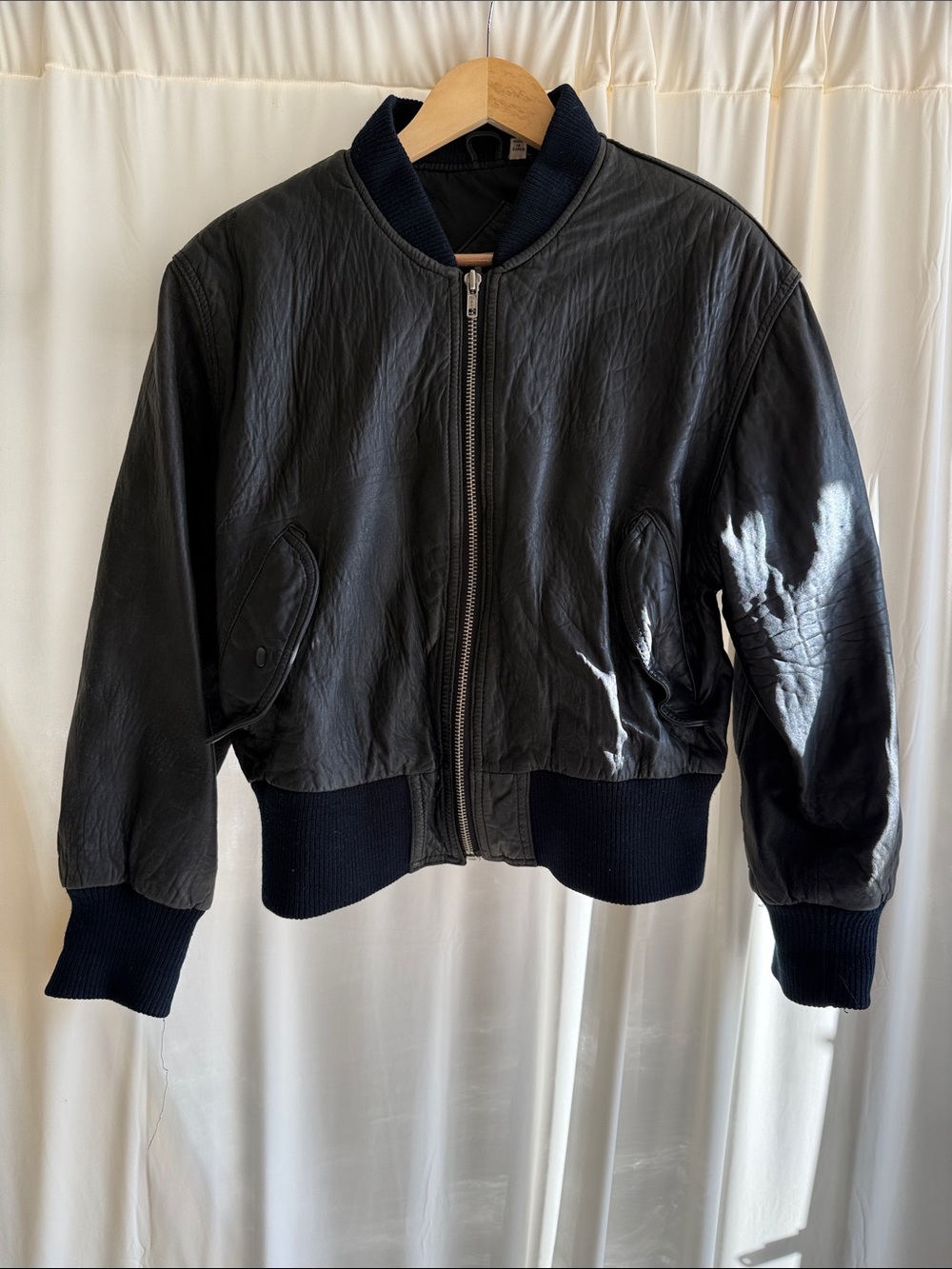 Black Cropped Leather Bomber – Contempo Casuals (Size L)